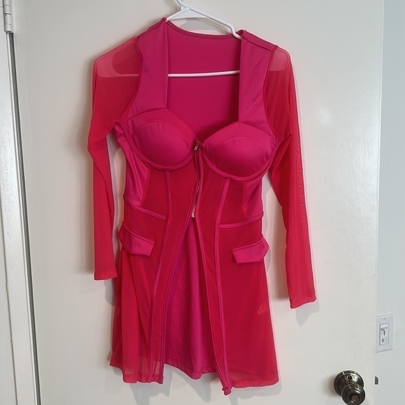 Gorgeous two-piece outfit. Perfect, for any occasion out. - Picture 3 of 4